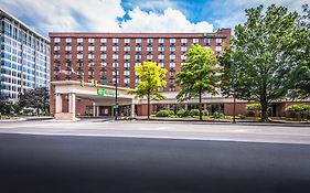 Holiday Inn Arlington At Ballston 4*